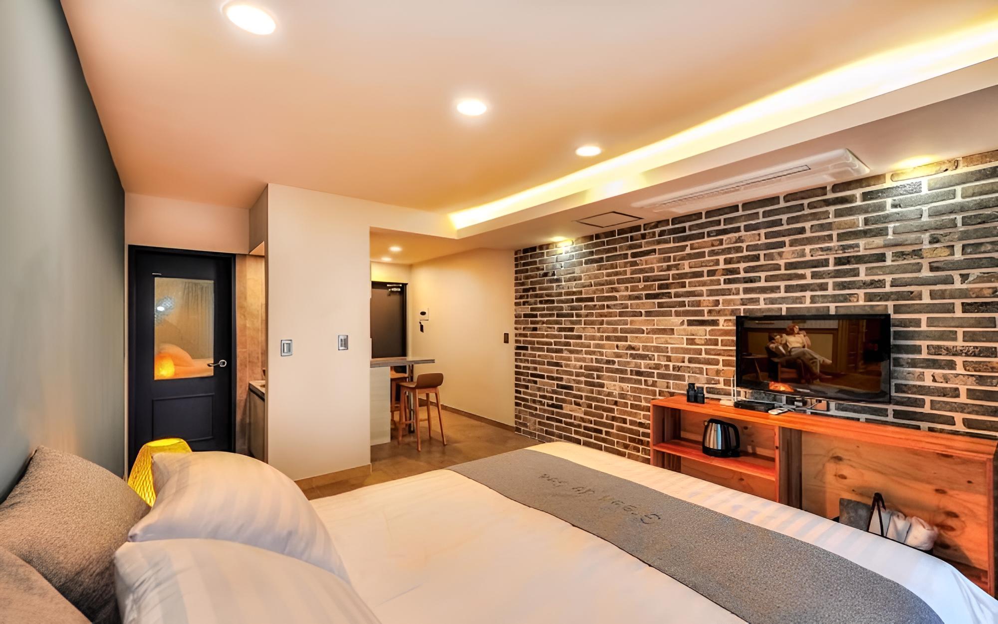 Room (GS104)