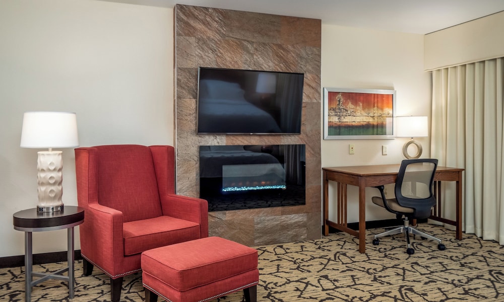Suite, 1 King Bed, Accessible, Jetted Tub - Photo 3