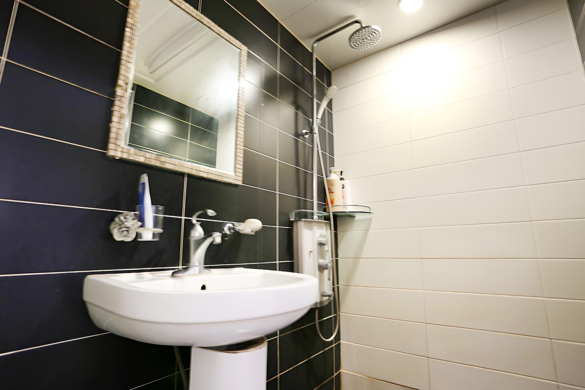 Room (Standard Room (Random Assignment)) - Photo 7