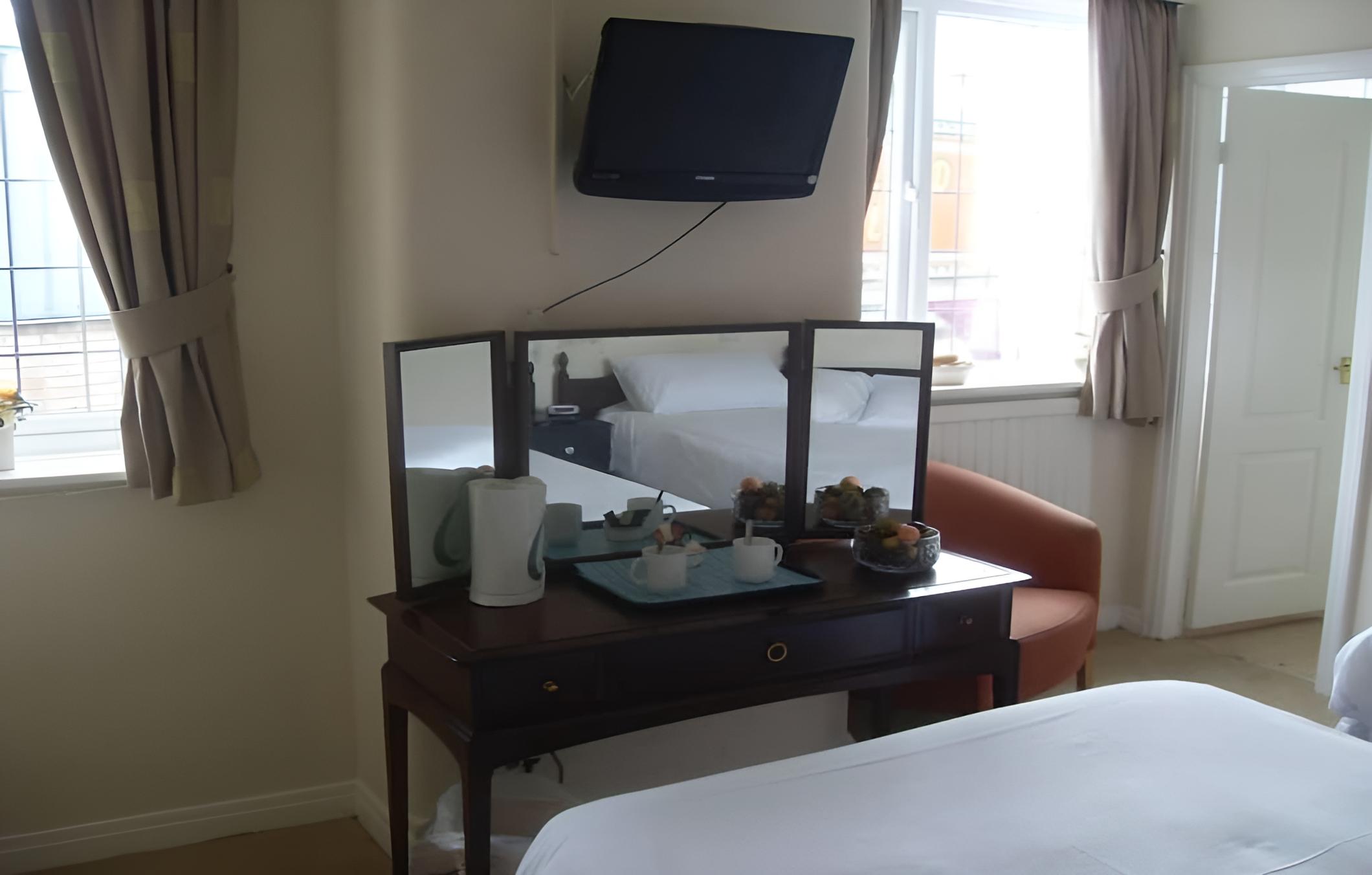 Double or Twin Room photo 2