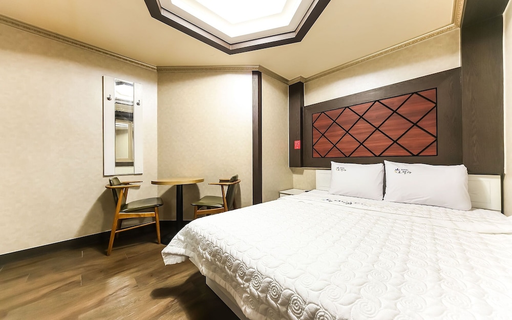 Room (Business room)