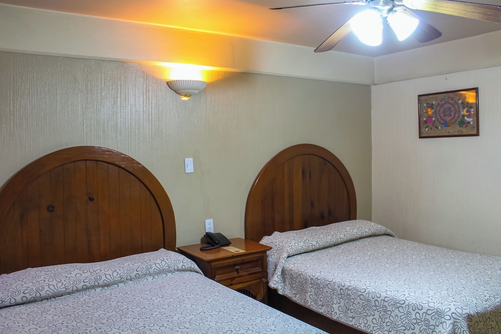 Standard Room, 2 Queen Beds photo 1