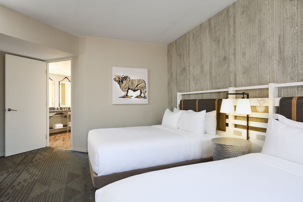 Suite, 2 Queen Beds, Balcony - Photo 6
