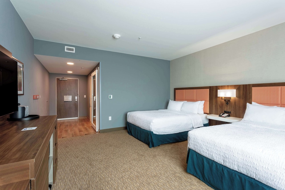 Room, 2 Queen Beds, Accessible (Roll-In Shower) photo 3