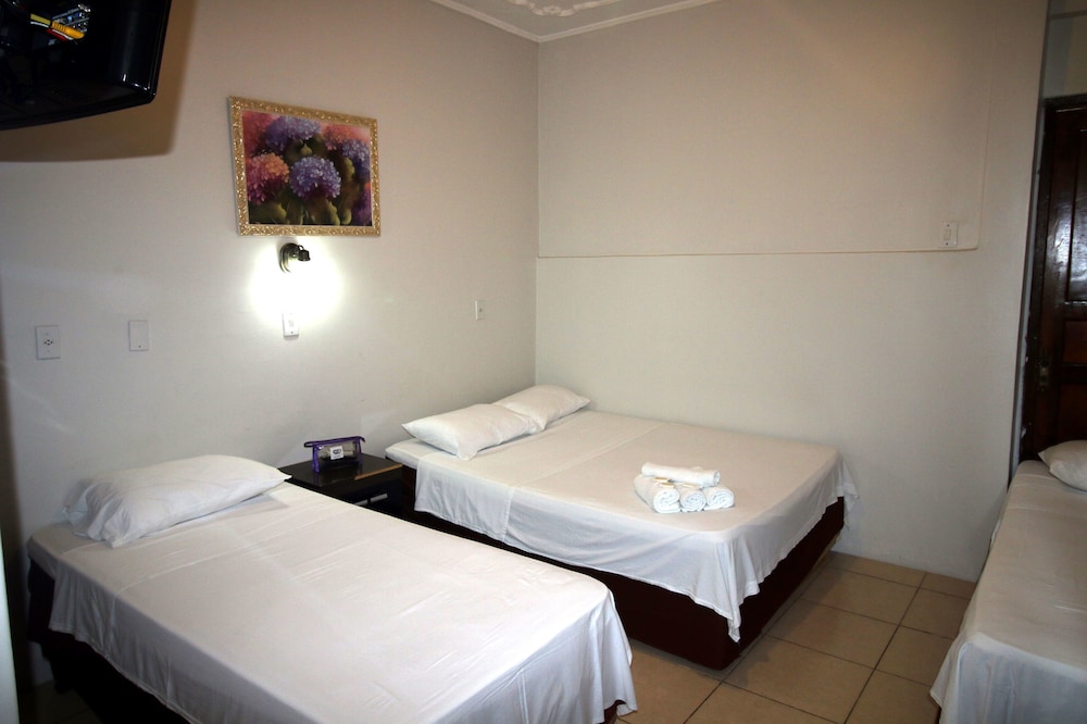 Room (Quintuple)