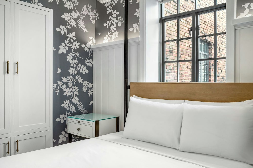 Studio, 1 King Bed, City View - Photo 4