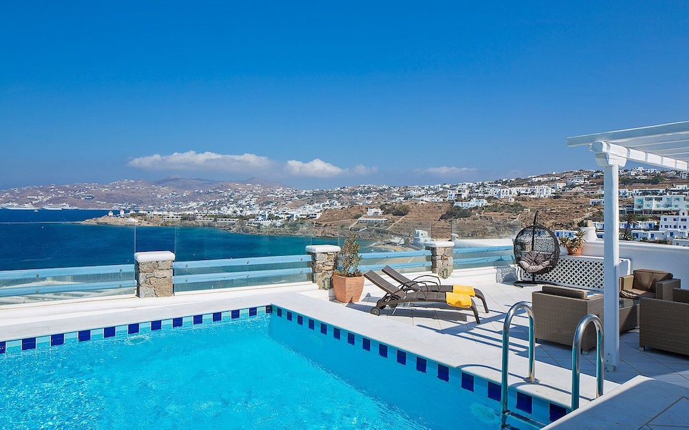 Executive Suite, Private Pool photo 2
