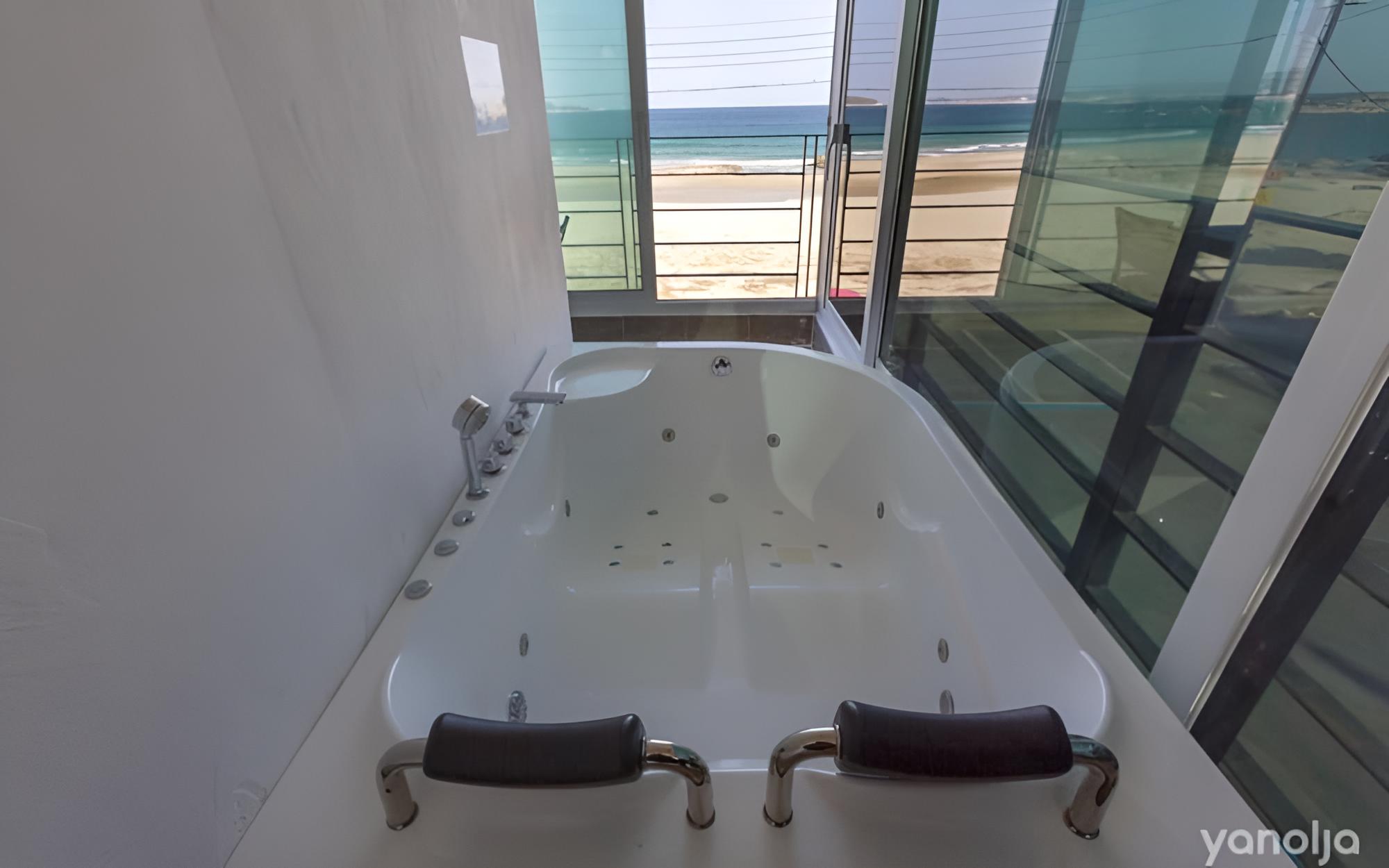 Room (Room 201 (Whirlpool Spa)) - Photo 3