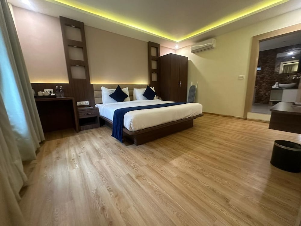 Junior Studio Suite, 1 King Bed photo 1