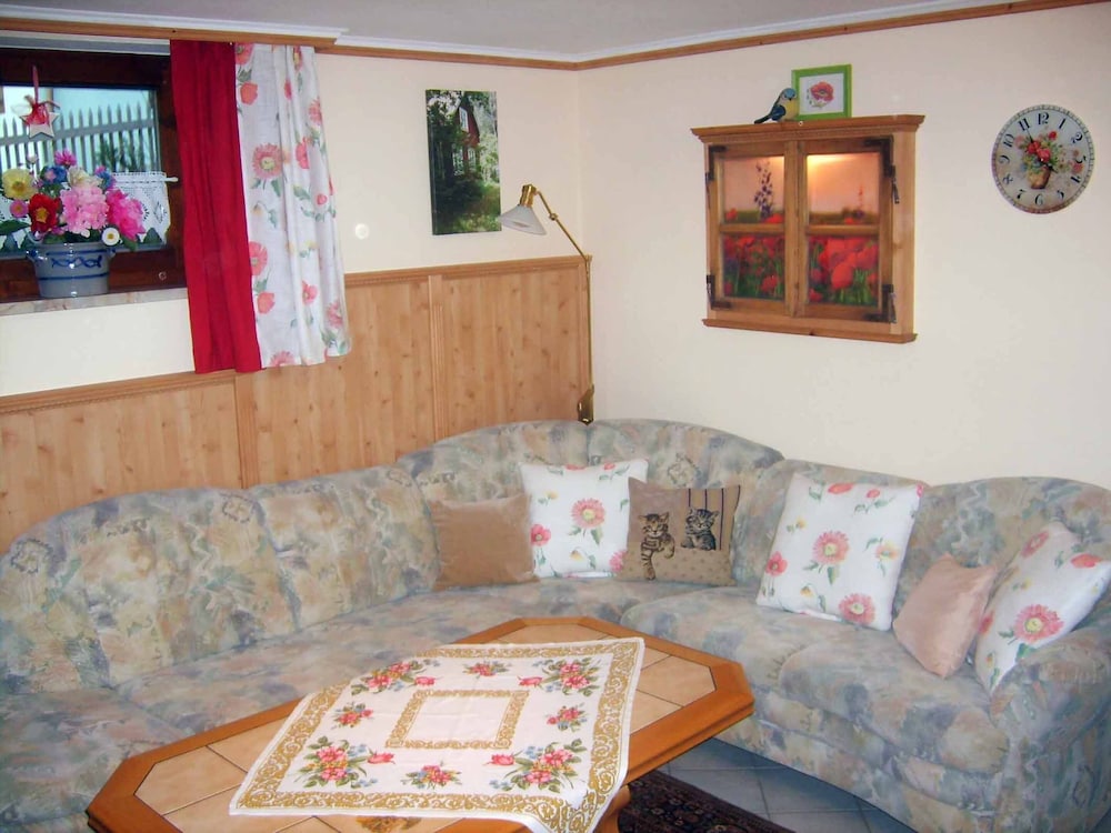House, 4 Bedrooms, Balcony photo 2