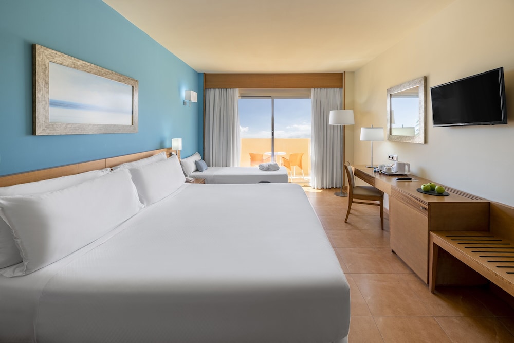 Double Room, Sea View (Lateral 3 Adults) - Photo 1