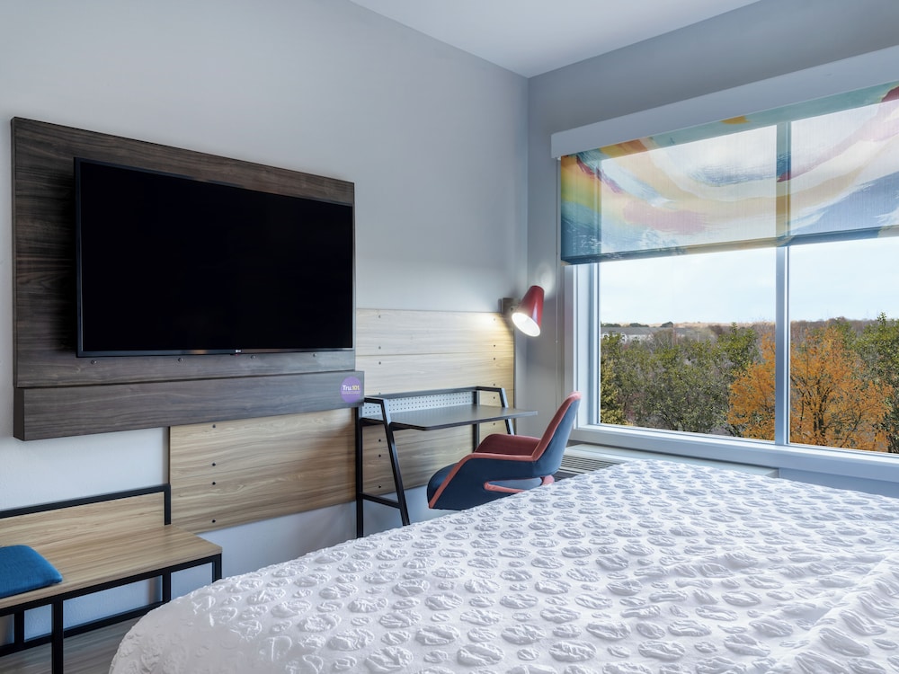 Room, 1 King Bed, Accessible (Hearing) - Photo 3
