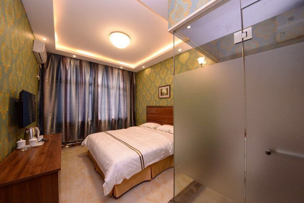 Standard Queen Room photo 1