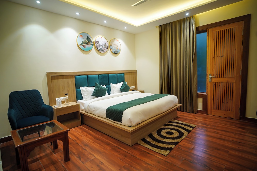 Comfort Quadruple Room, Balcony, Valley View