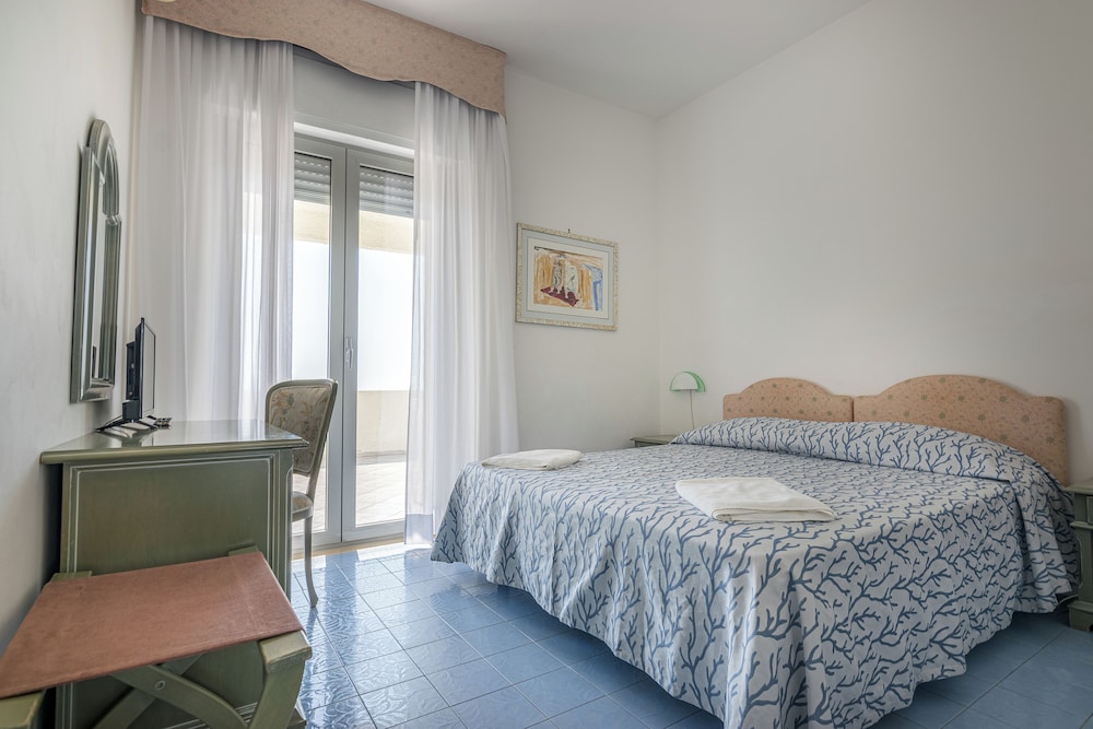 Economy Double Room, Garden View, Annex Building