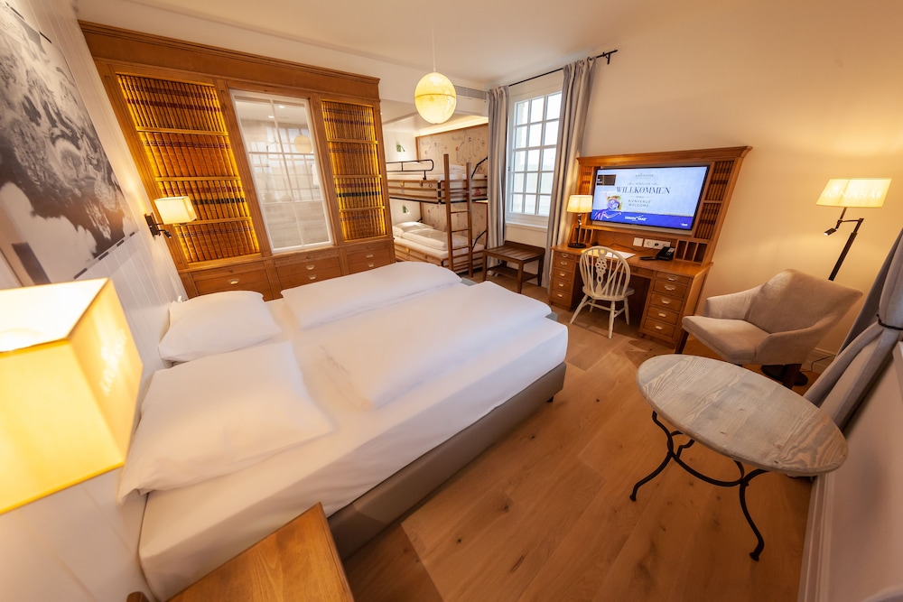 Hotel Room C
