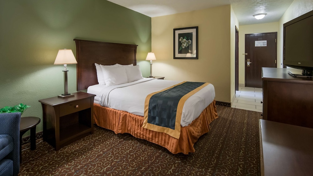 Standard Room, 1 Queen Bed, Accessible, Bathtub - Photo 2