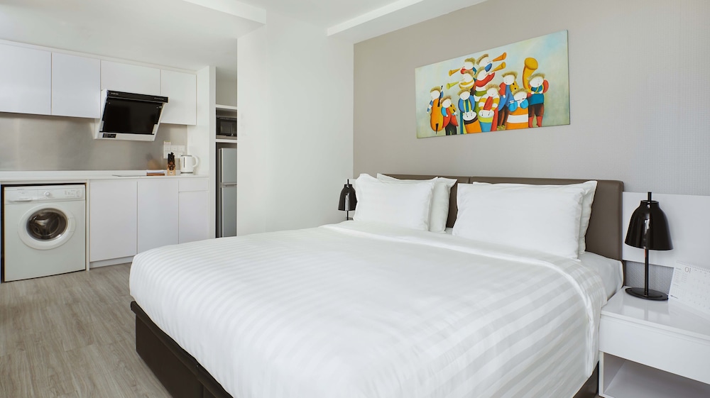 Studio Deluxe Apartment with City Views photo 1