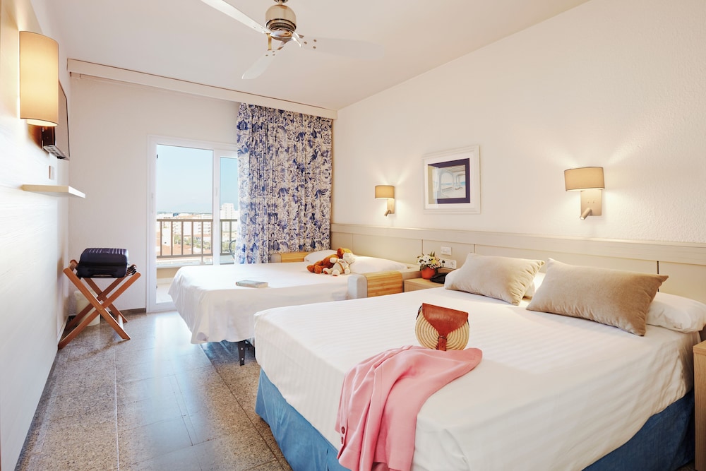 Standard Triple Room (with air conditioning) - Photo 8