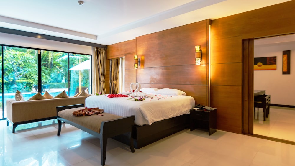 Grand Deluxe Pool Access - Photo 3