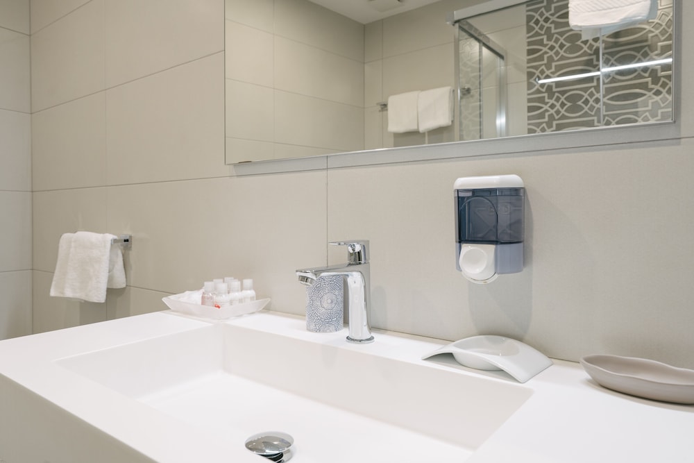 Deluxe Suite, 2 Bedrooms, Annex Building - Photo 12