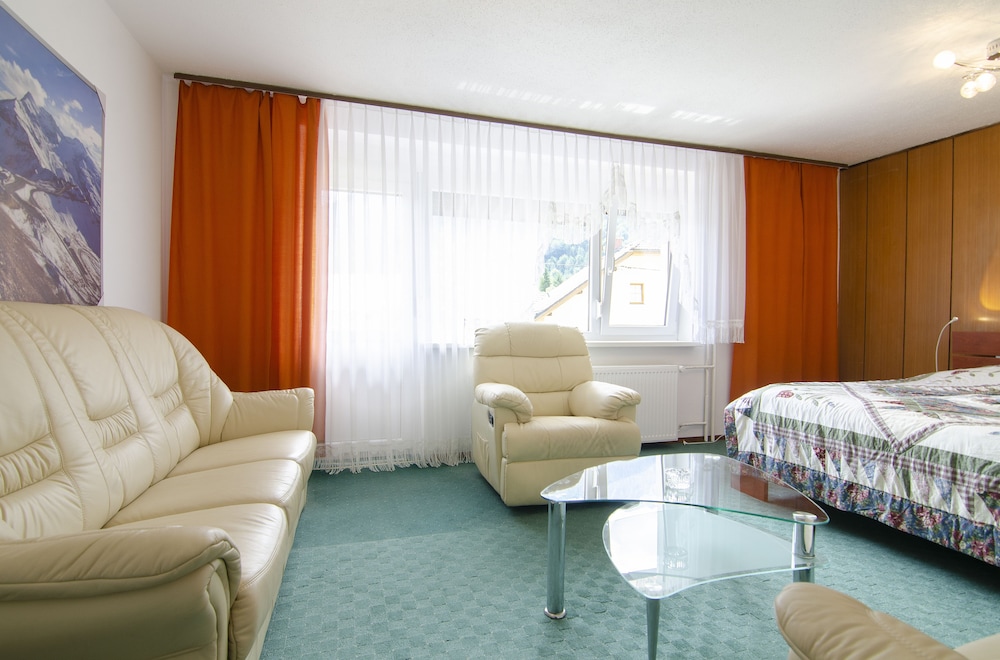 Standard Room, Private Bathroom (King) photo 3