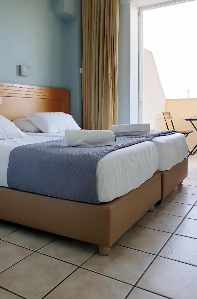 Quadruple Room - Photo 1
