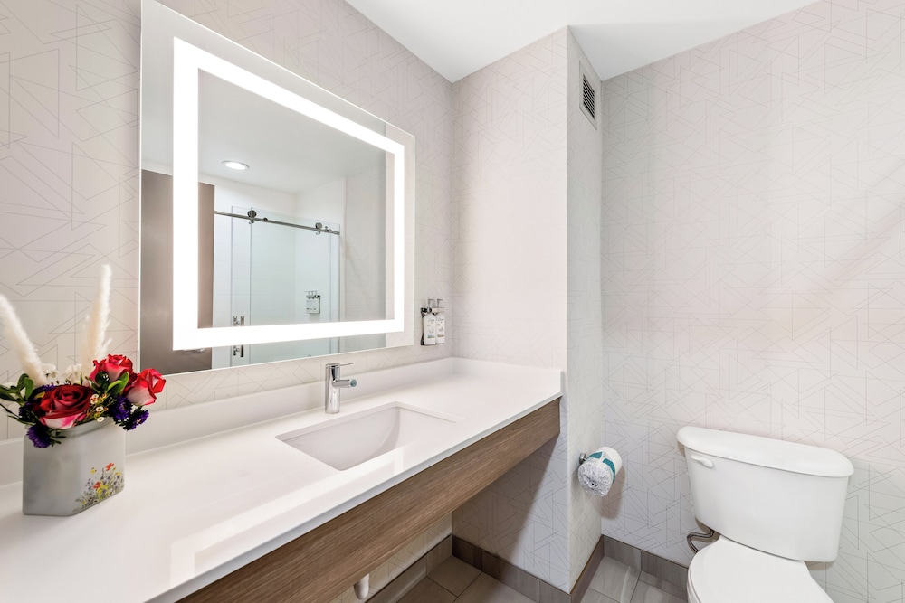 Suite, 2 Queen Beds - Photo 2