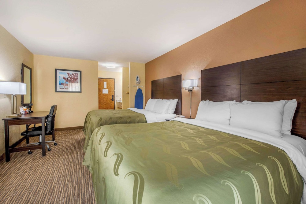 Standard Room, 2 Queen Beds, Non Smoking - Photo 7