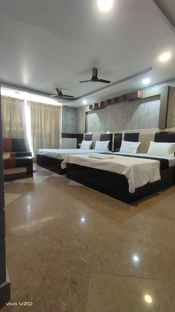 Deluxe Quadruple Room, City View