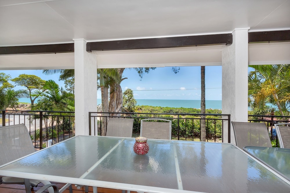 4 Bedroom Beach House photo 3