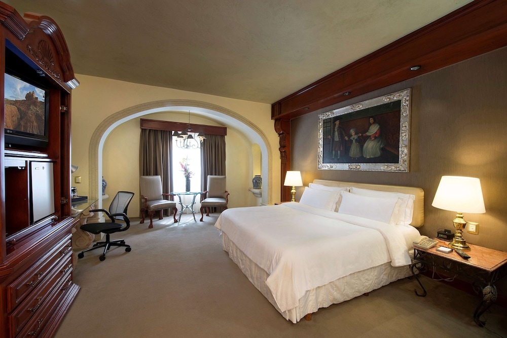 Junior Suite, Accessible (Roll-in Shower) - Photo 2