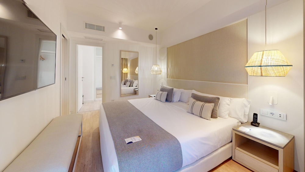 Junior Suite (Signature Level (2+2))