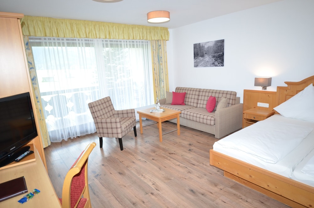 Comfort Quadruple Room, Balcony, Mountain View