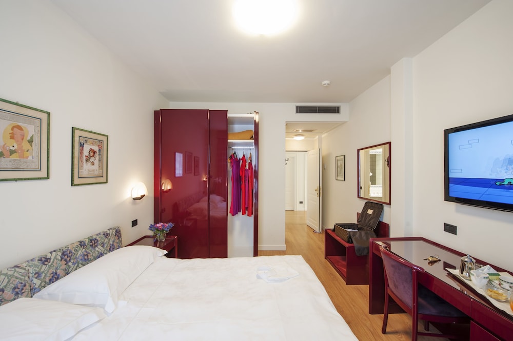 Standard Double Room Single Use thumbnail 5
