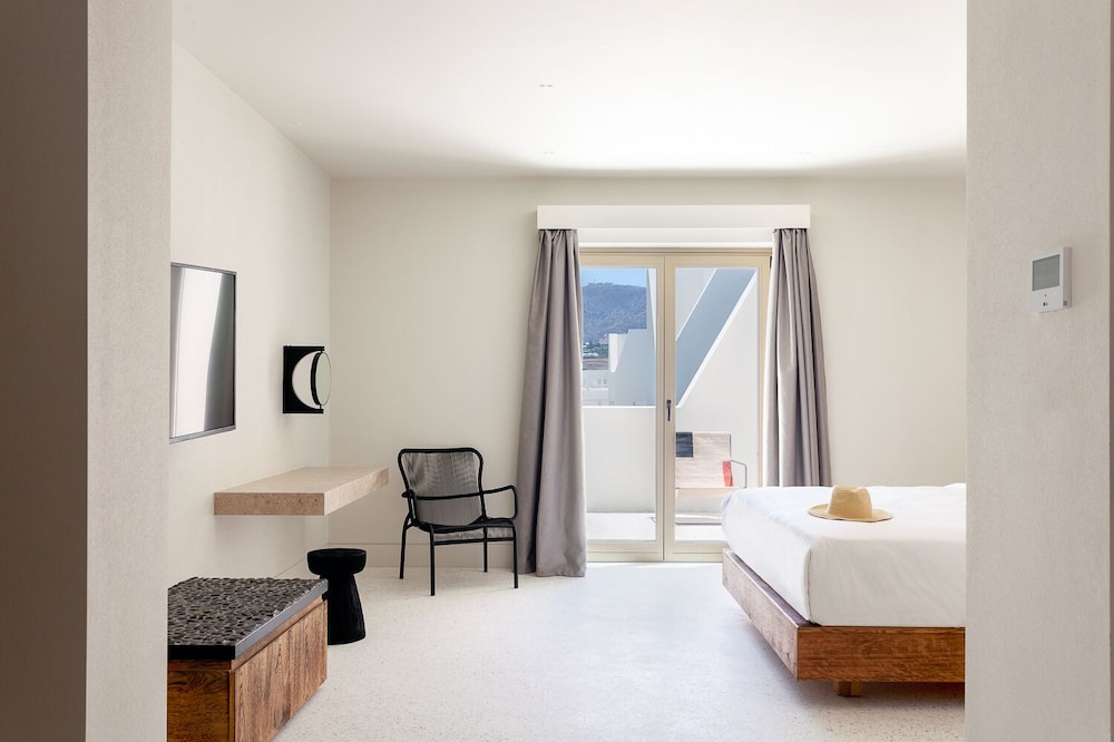 Harmonia Junior Balcony Suite - Photo 1