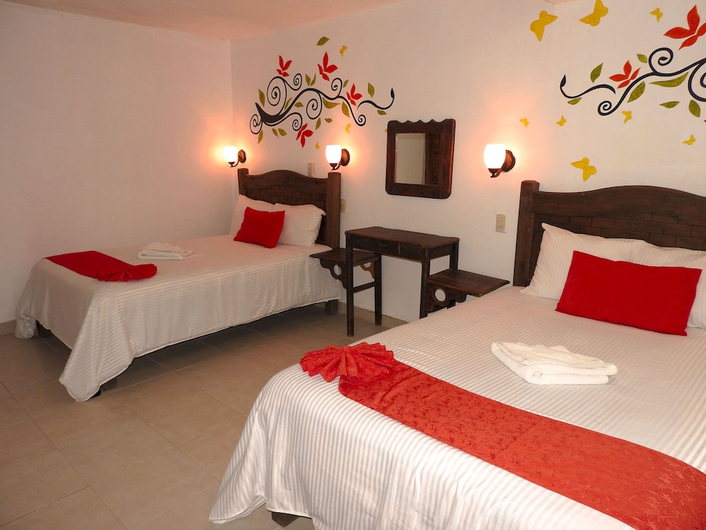 Basic Room, 2 Double Beds photo 3