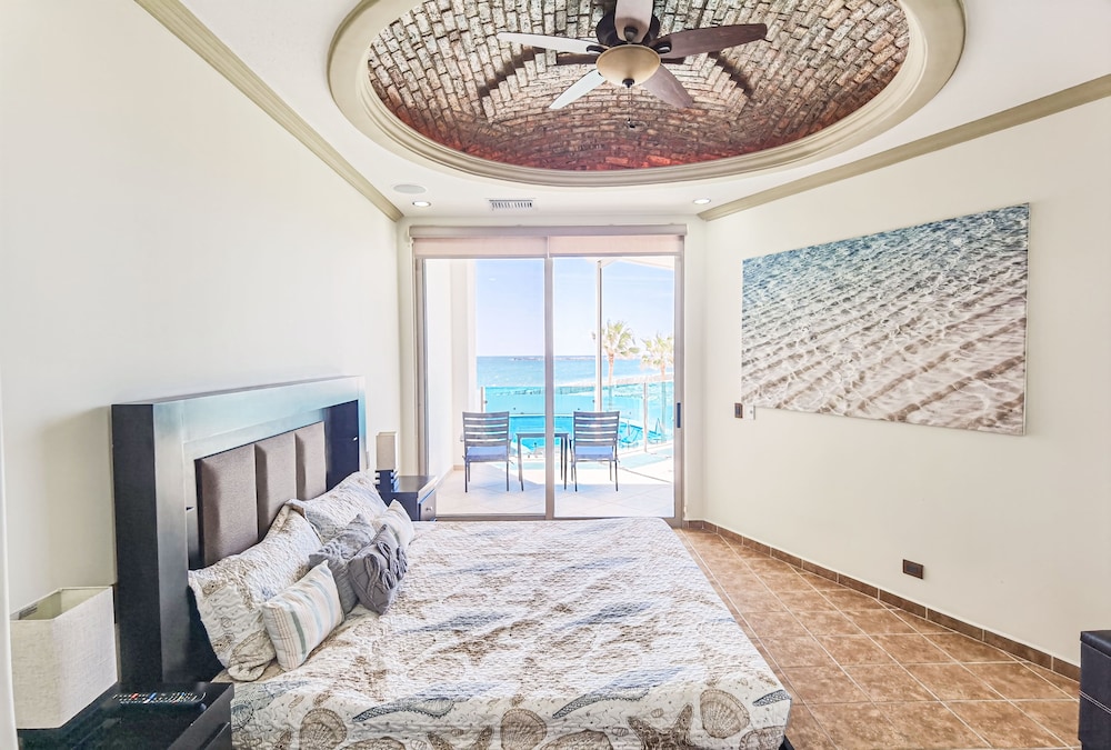 Classic Apartment, 2 Bedrooms, Ocean View