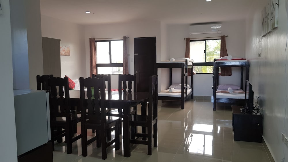 Family Studio Suite, Kitchenette, Courtyard View photo 3