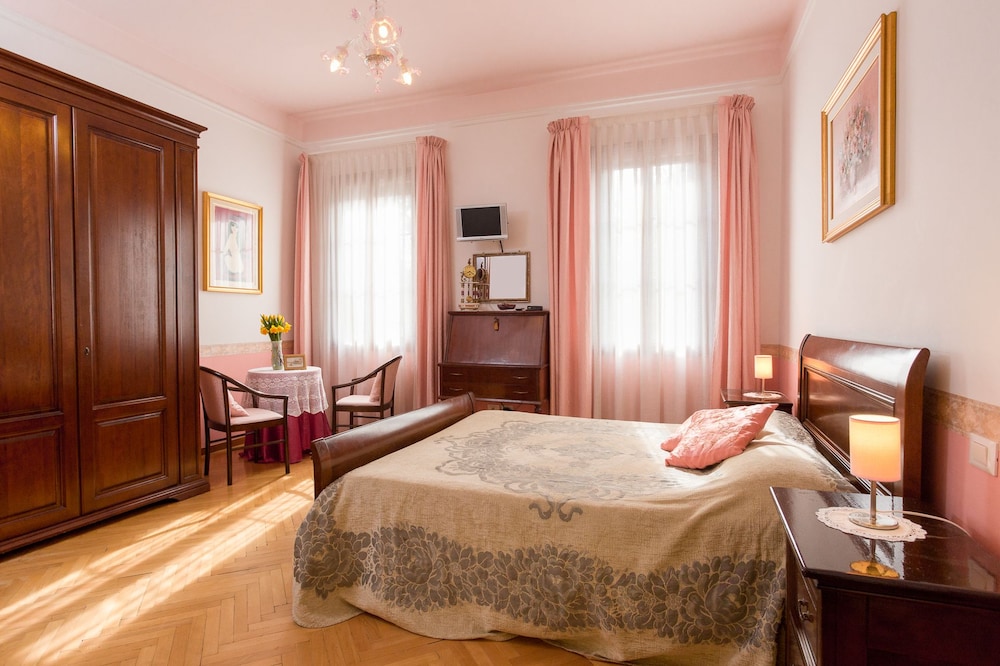 Comfort Double Room, 1 King Bed, Private Bathroom photo 1
