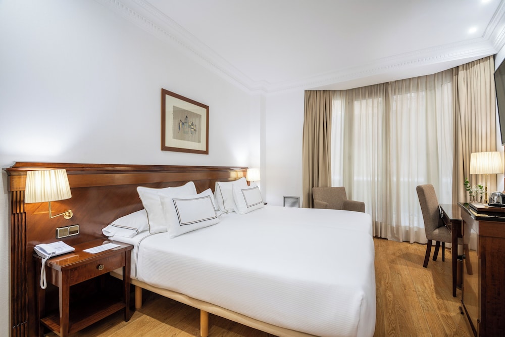Classic Room (Plaza Views)