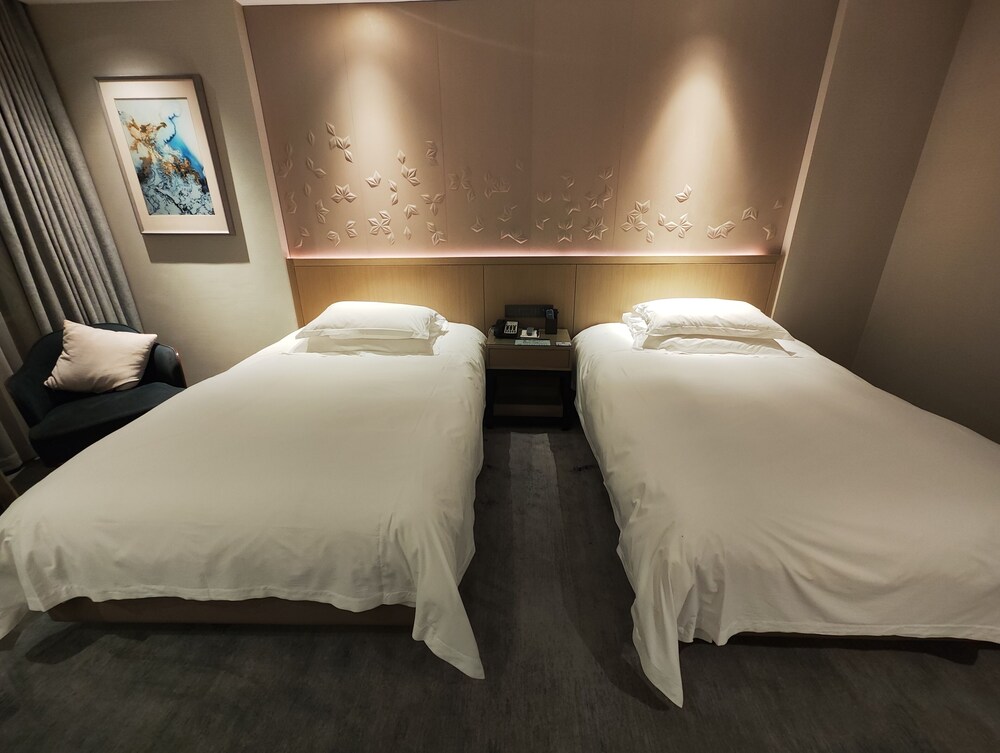 Deluxe Twin Bed Room - Photo 4