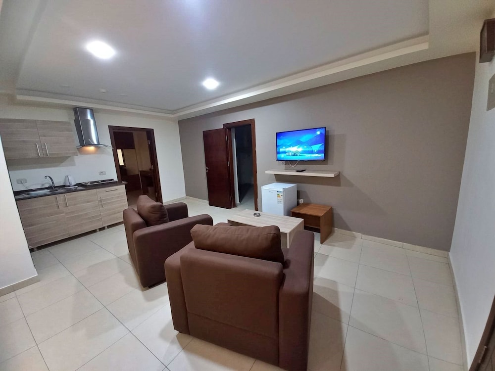 Luxury Apartment, 3 Bedrooms - Photo 13