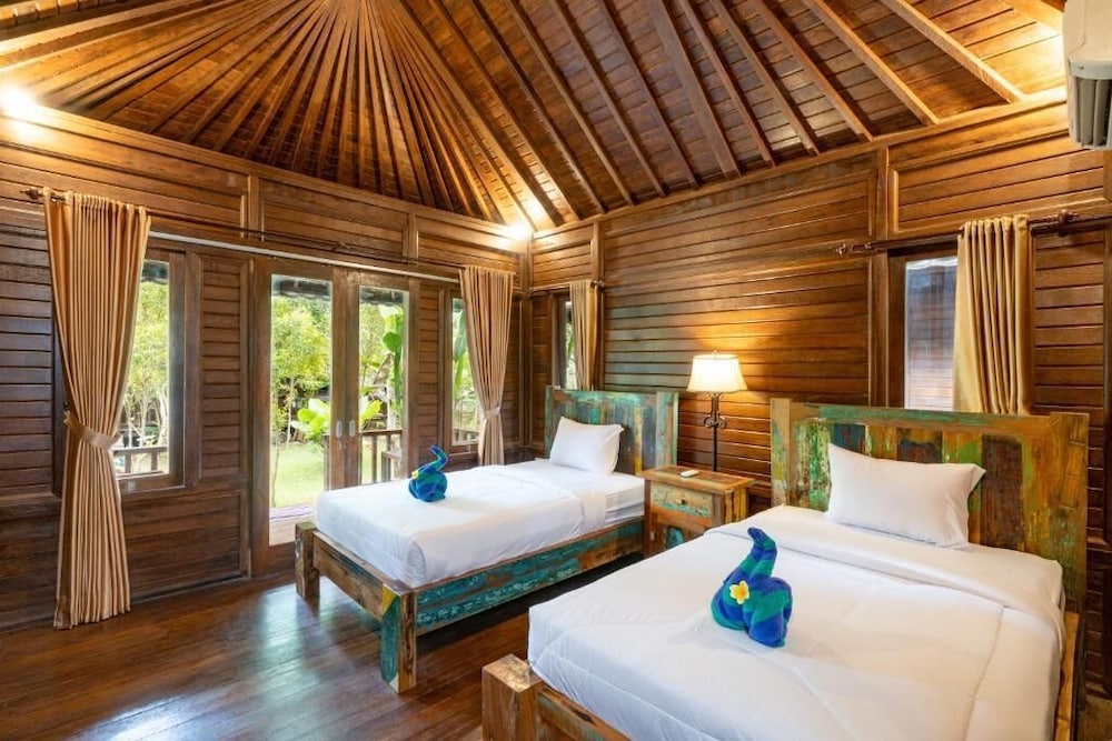 Basic Twin Room, Pool View photo 1