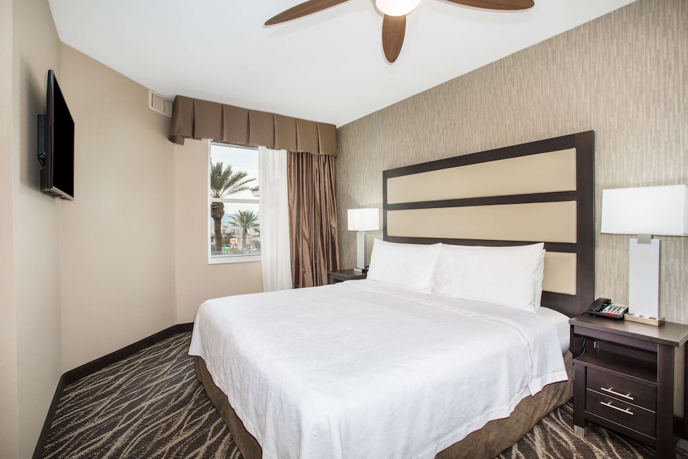 Suite, Multiple Beds, Non Smoking - Photo 2