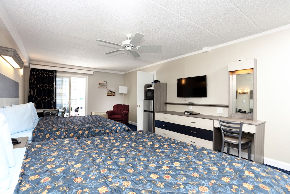 Basic Room, 2 King Beds, Poolview, A1 Unit photo 1