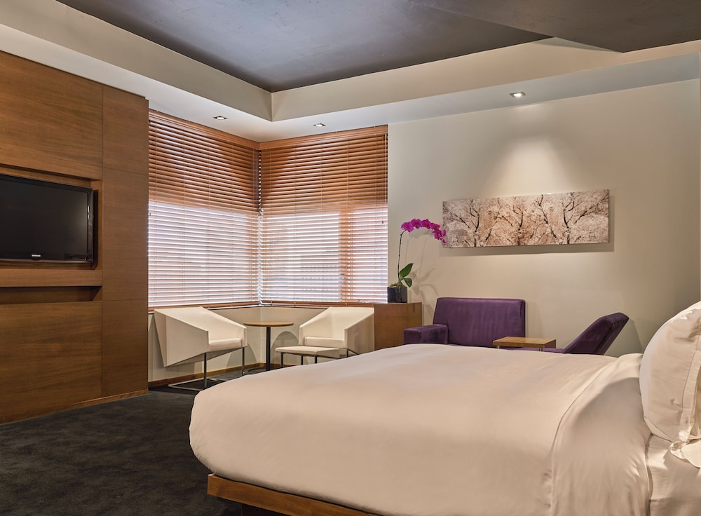 Signature Room, 1 King Bed - Photo 6