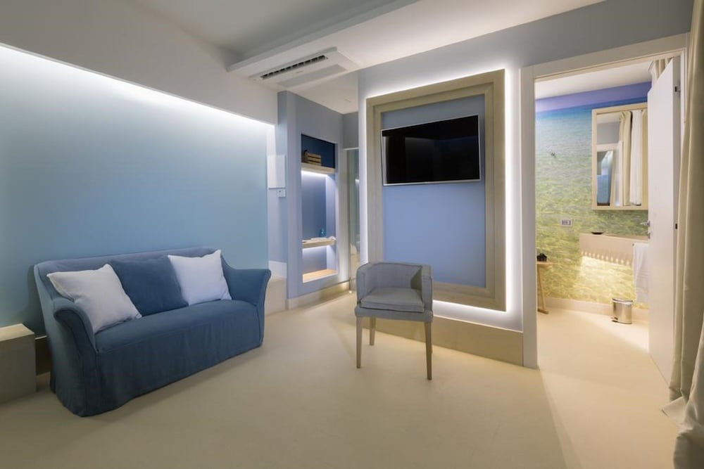 Junior Double Room, Patio photo 3
