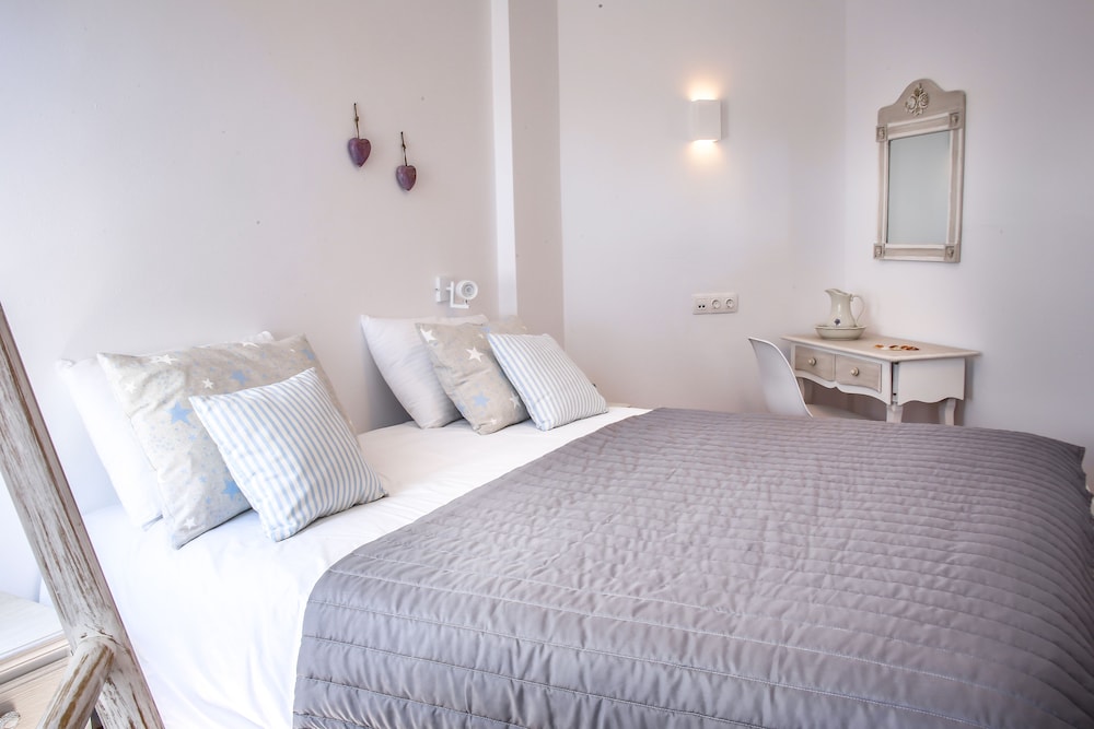 Comfort Suite, 1 Bedroom, Pool View, Poolside