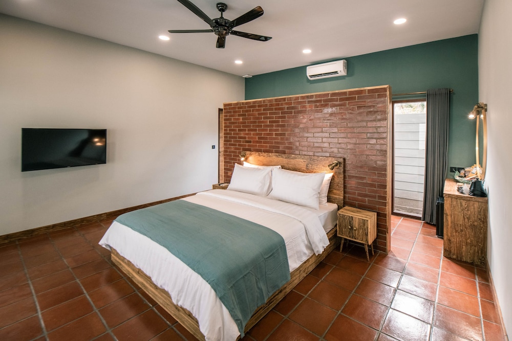 Luxury One Bedroom Villa photo 3